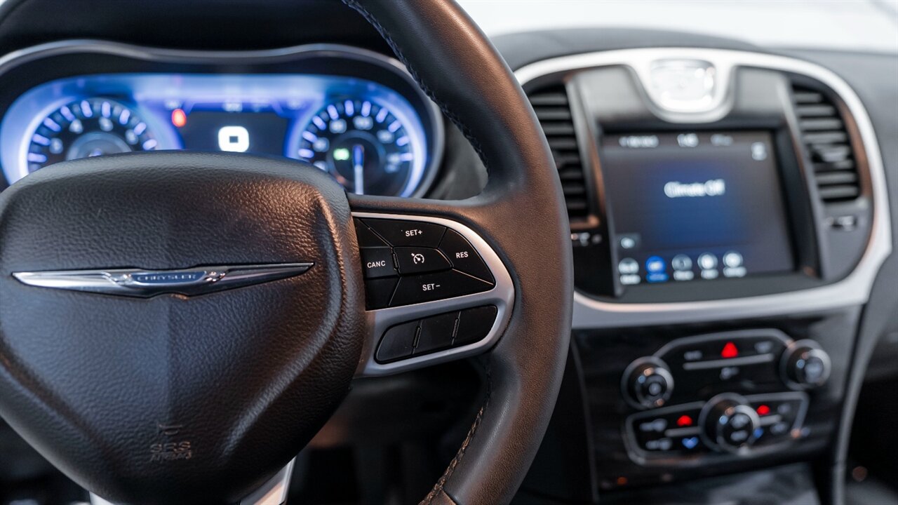 2022 Chrysler 300 Series Touring   - Photo 27 - Reno, NV 89511