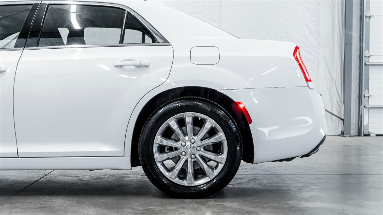 2022 Chrysler 300 Series Touring   - Photo 12 - Reno, NV 89511