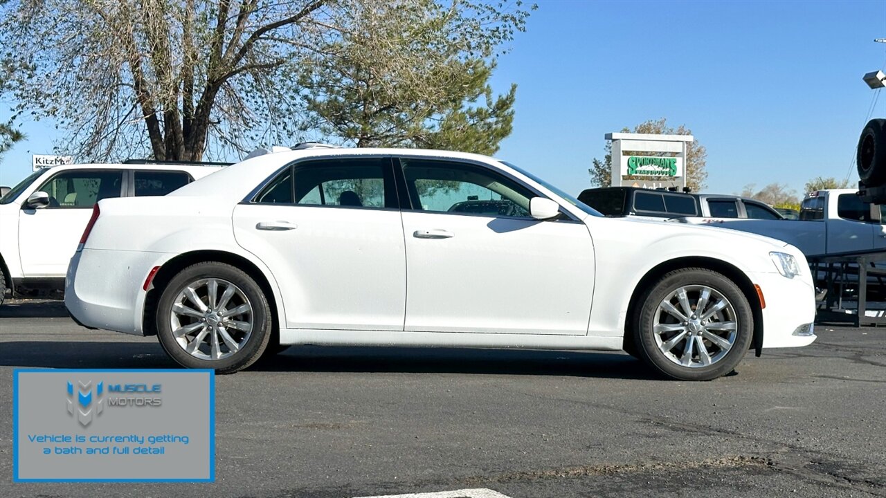2022 Chrysler 300 Series Touring   - Photo 5 - Reno, NV 89511