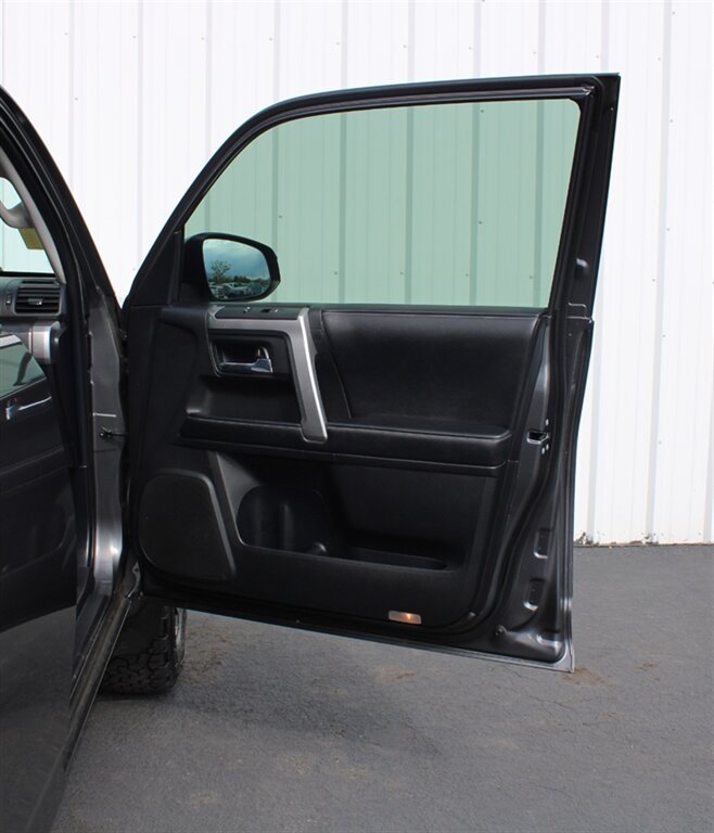 2016 Toyota 4Runner SR5   - Photo 14 - Reno, NV 89511