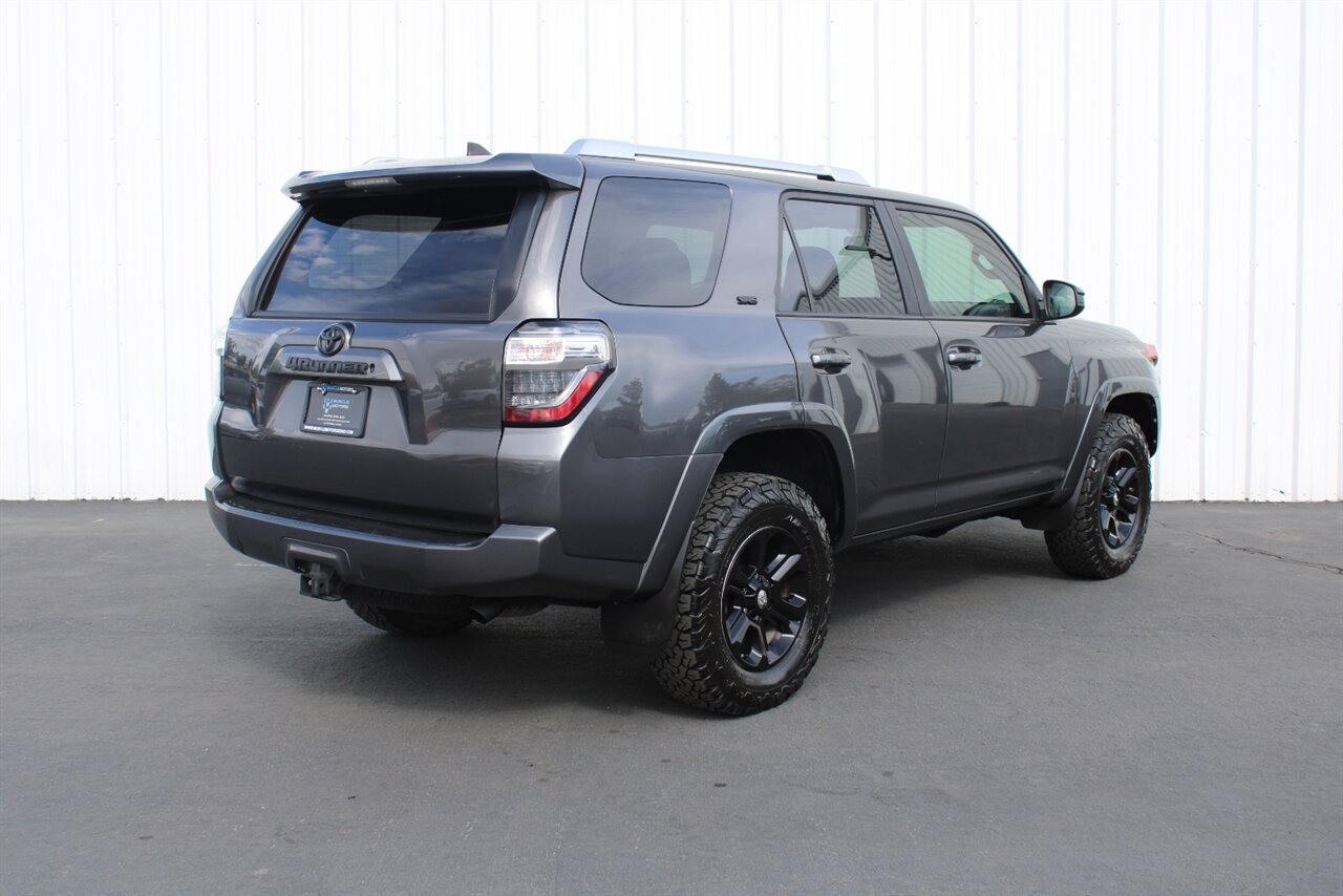 2016 Toyota 4Runner SR5   - Photo 4 - Reno, NV 89511