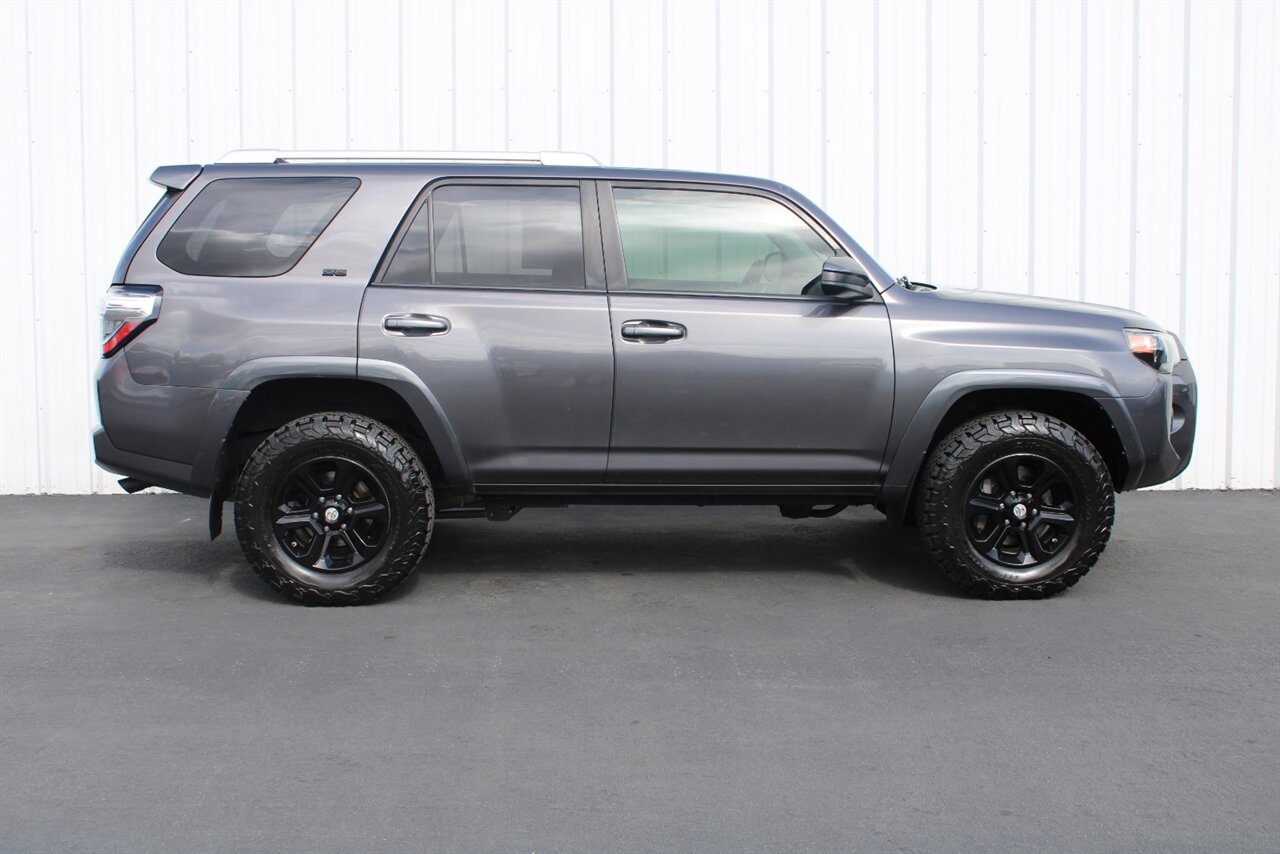 2016 Toyota 4Runner SR5   - Photo 3 - Reno, NV 89511