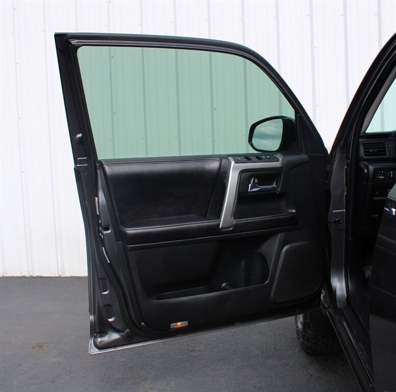 2016 Toyota 4Runner SR5   - Photo 11 - Reno, NV 89511