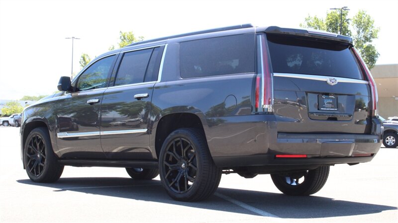 2018 Cadillac Escalade ESV Premium  