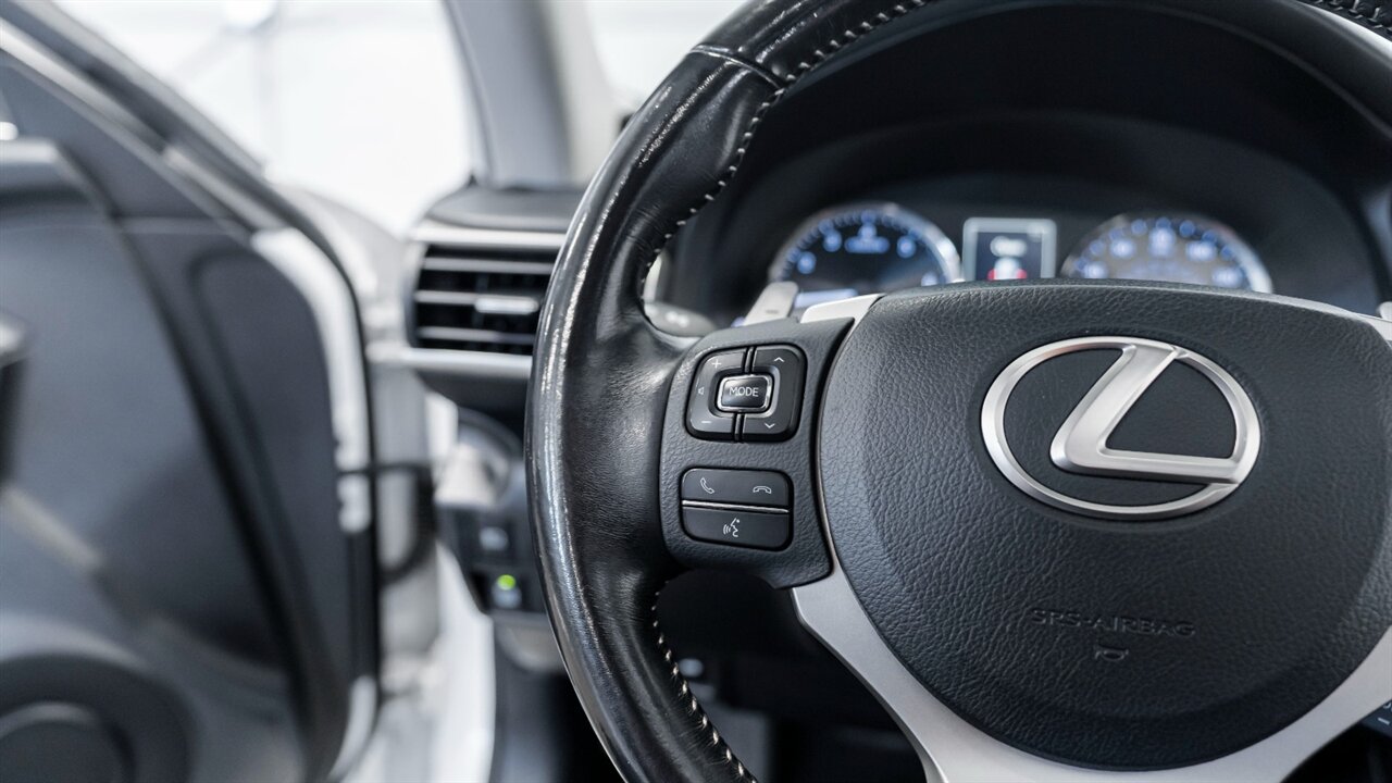 2017 Lexus IS 300   - Photo 25 - Reno, NV 89511