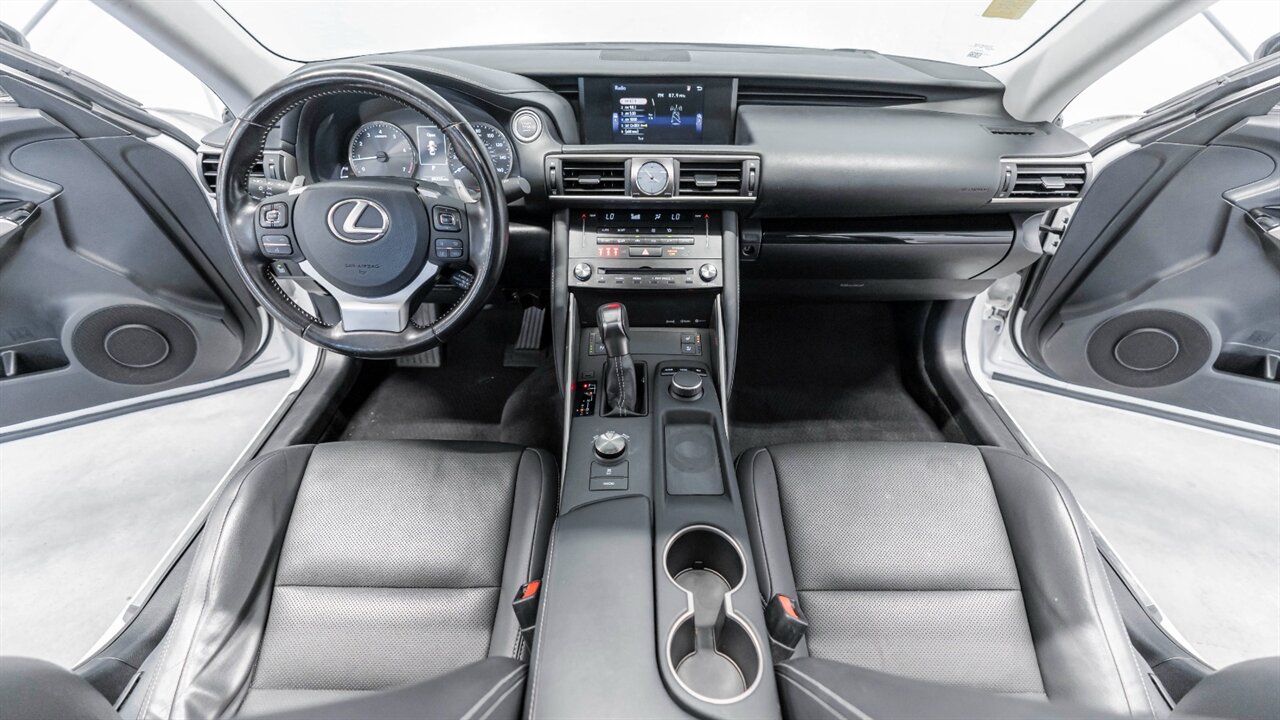 2017 Lexus IS 300   - Photo 17 - Reno, NV 89511