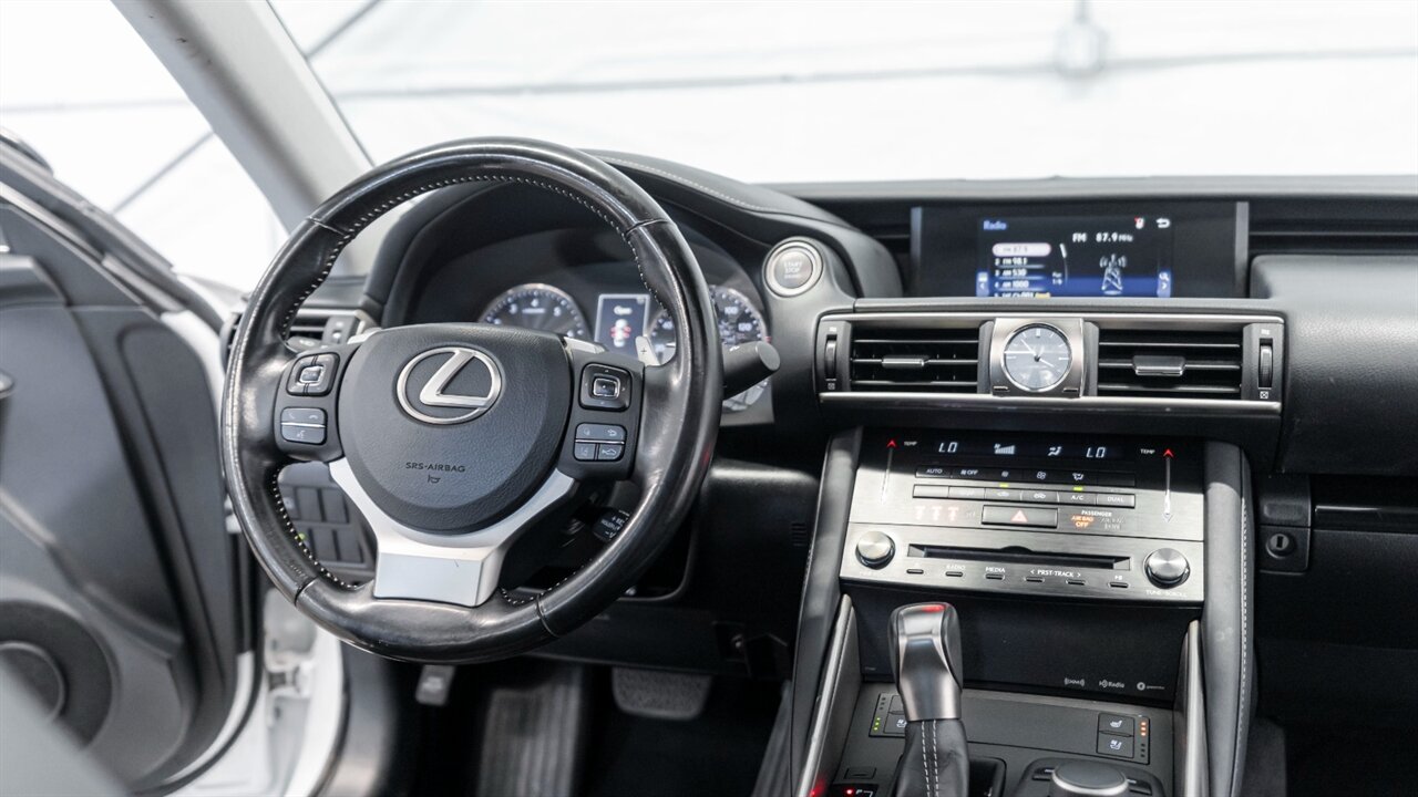 2017 Lexus IS 300   - Photo 18 - Reno, NV 89511