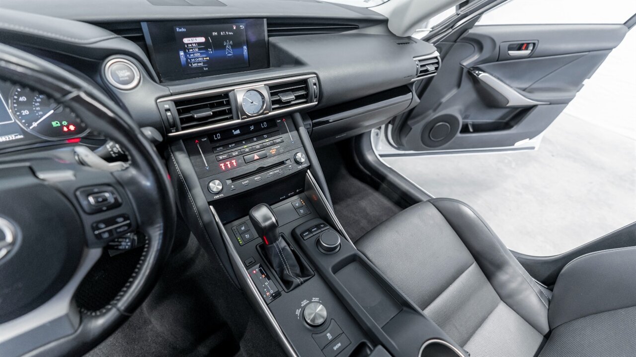 2017 Lexus IS 300   - Photo 35 - Reno, NV 89511