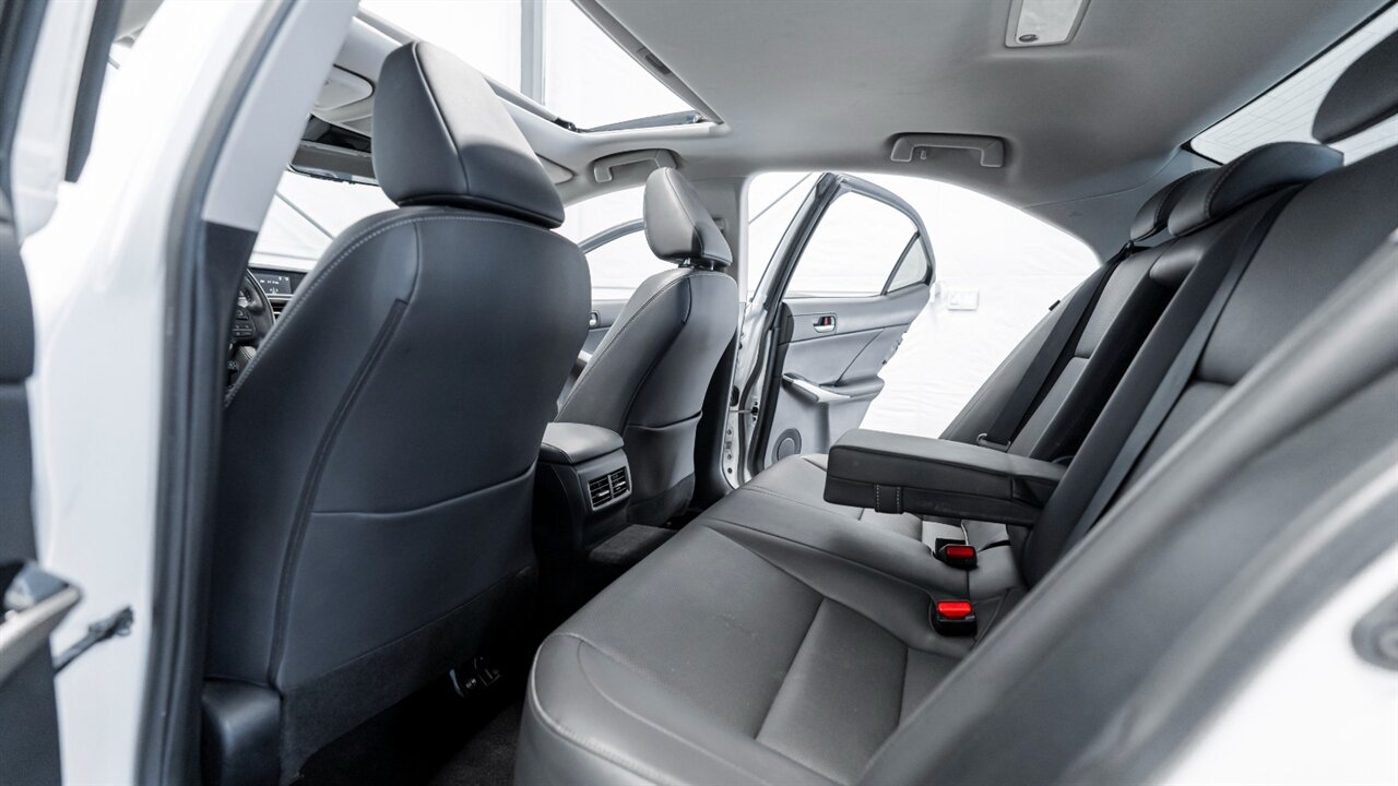 2017 Lexus IS 300   - Photo 37 - Reno, NV 89511