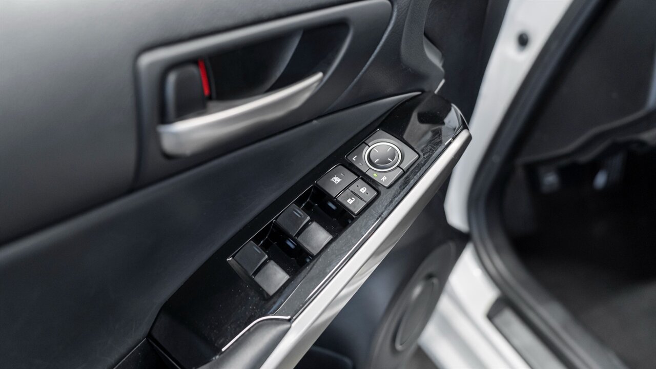 2017 Lexus IS 300   - Photo 22 - Reno, NV 89511