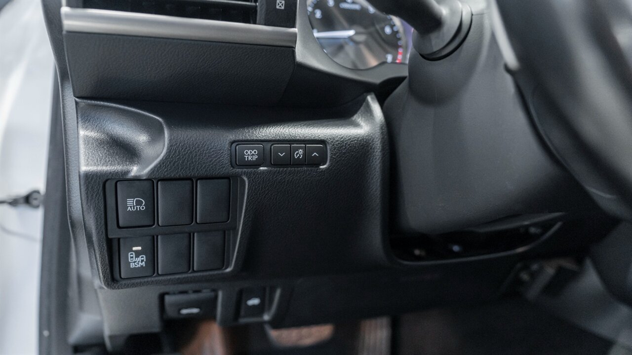 2017 Lexus IS 300   - Photo 23 - Reno, NV 89511