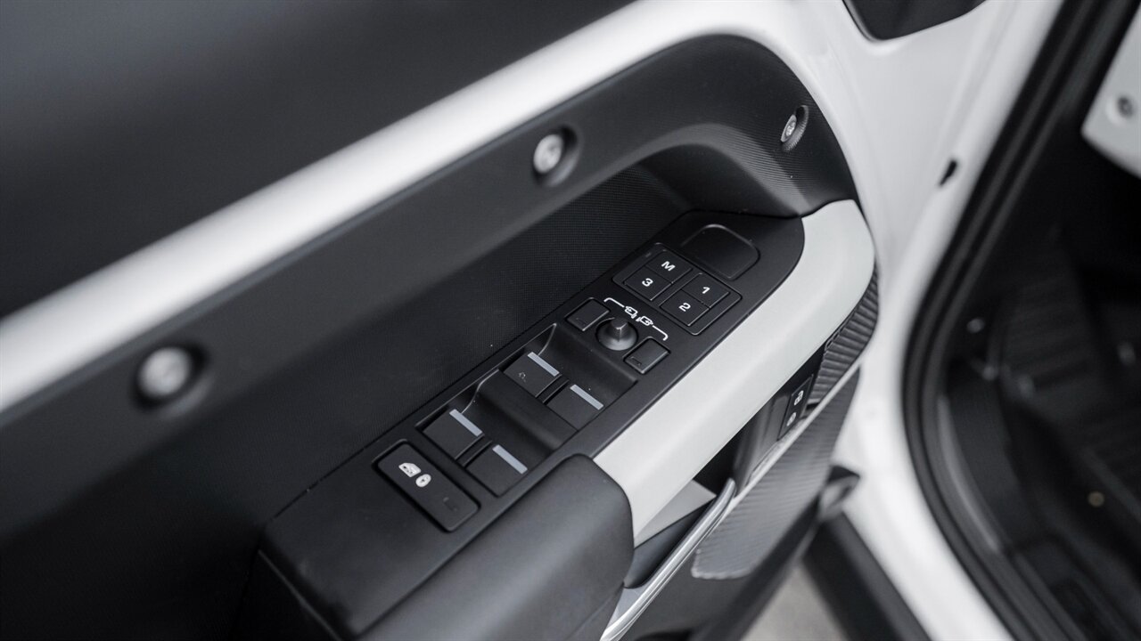 2024 Land Rover Defender S   - Photo 22 - Reno, NV 89511