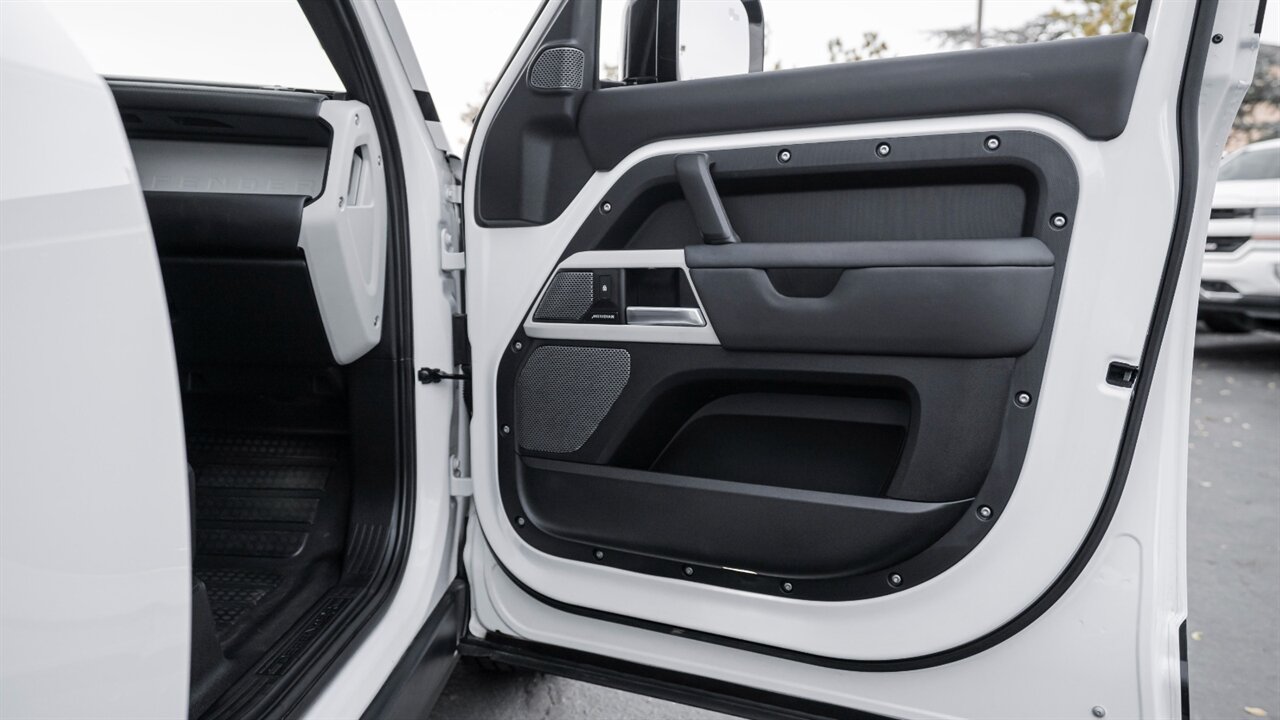 2024 Land Rover Defender S   - Photo 34 - Reno, NV 89511