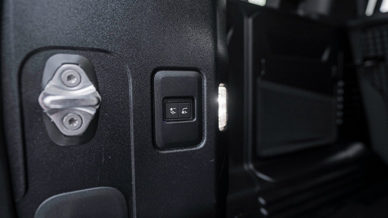 2024 Land Rover Defender S   - Photo 39 - Reno, NV 89511