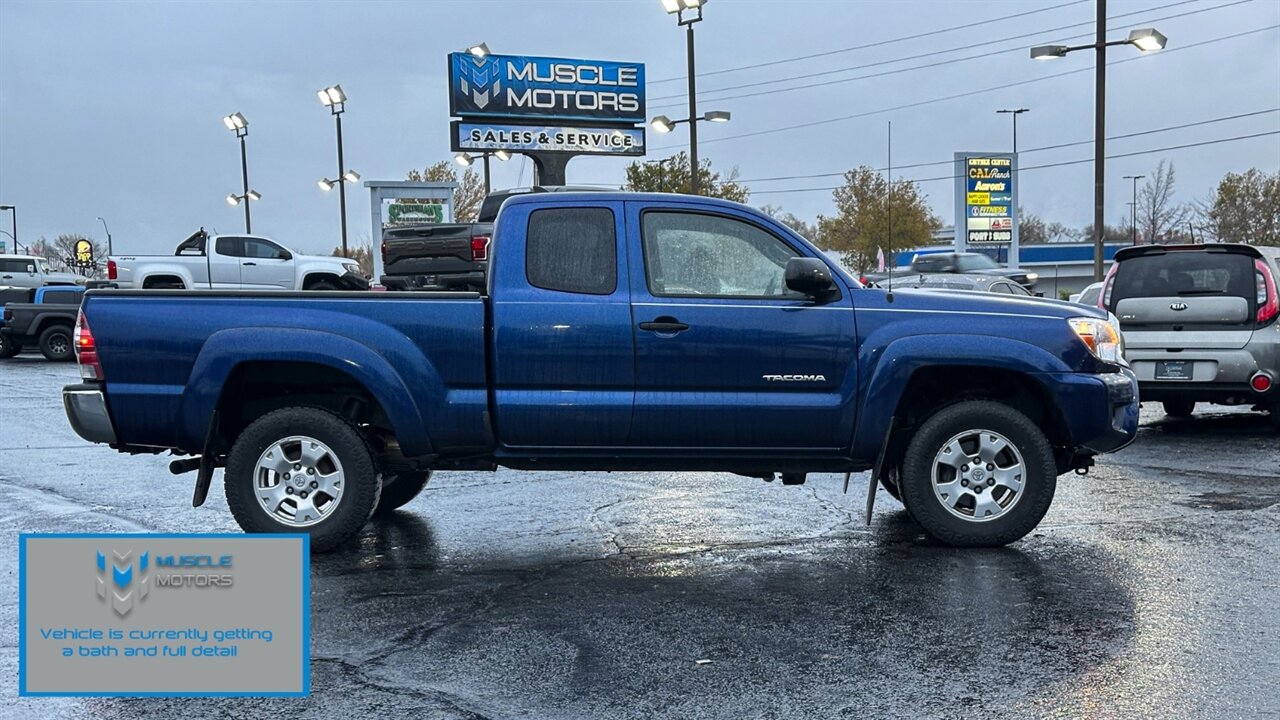 2015 Toyota Tacoma Base V6 photo 2