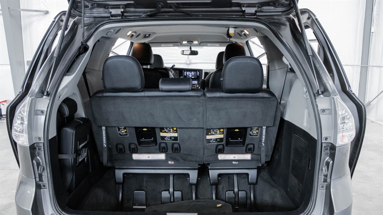 2016 Toyota Sienna SE 8 Passenger   - Photo 19 - Reno, NV 89511