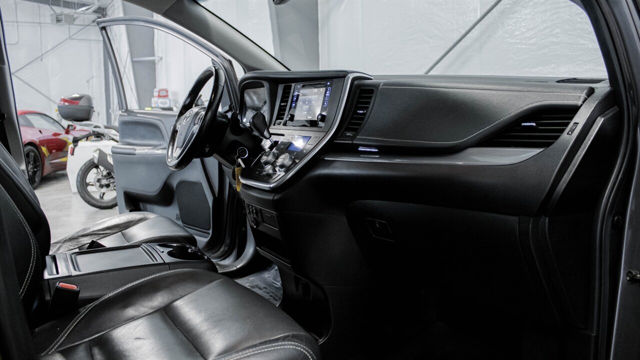2016 Toyota Sienna SE 8 Passenger   - Photo 24 - Reno, NV 89511