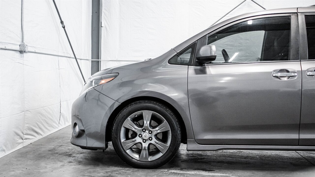 2016 Toyota Sienna SE 8 Passenger   - Photo 11 - Reno, NV 89511