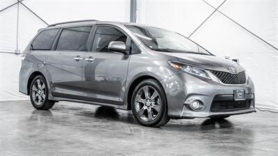 2016 Toyota Sienna SE 8 Passenger Van