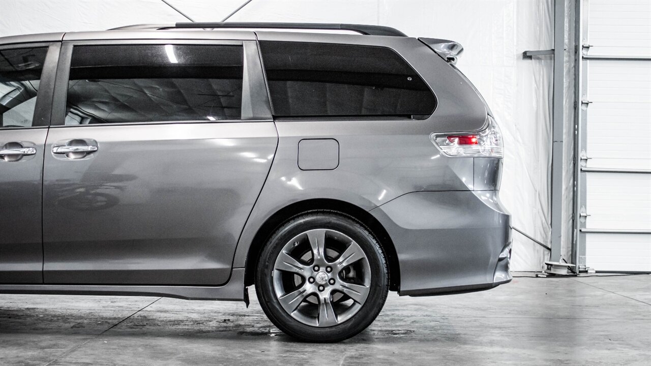 2016 Toyota Sienna SE 8 Passenger   - Photo 12 - Reno, NV 89511