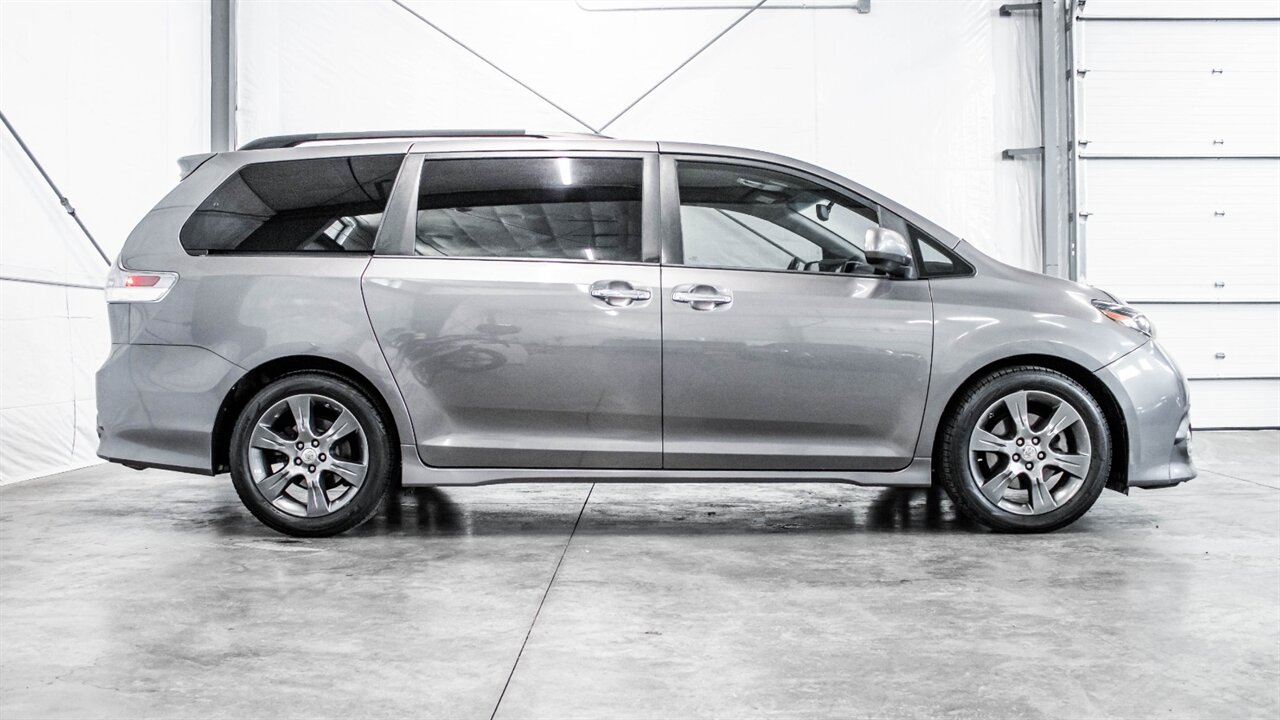 2016 Toyota Sienna SE 8 Passenger   - Photo 5 - Reno, NV 89511