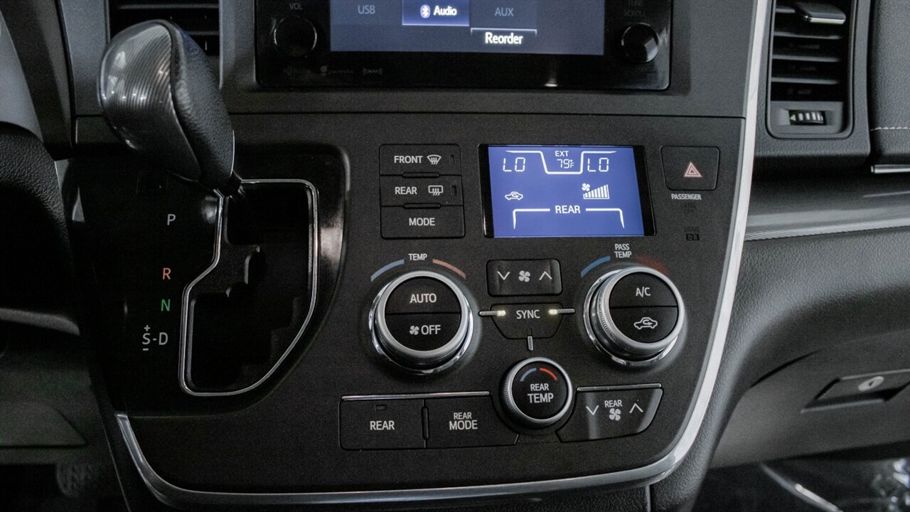 2016 Toyota Sienna SE 8 Passenger   - Photo 15 - Reno, NV 89511