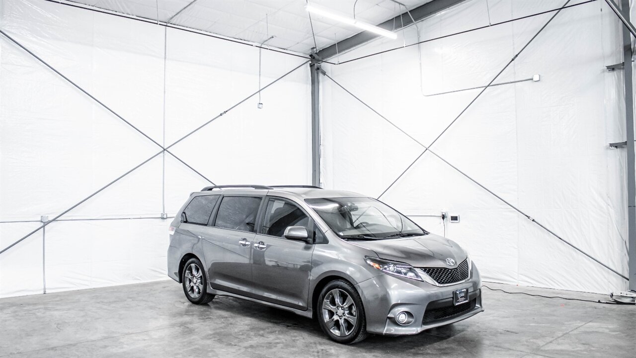 2016 Toyota Sienna SE 8 Passenger   - Photo 7 - Reno, NV 89511