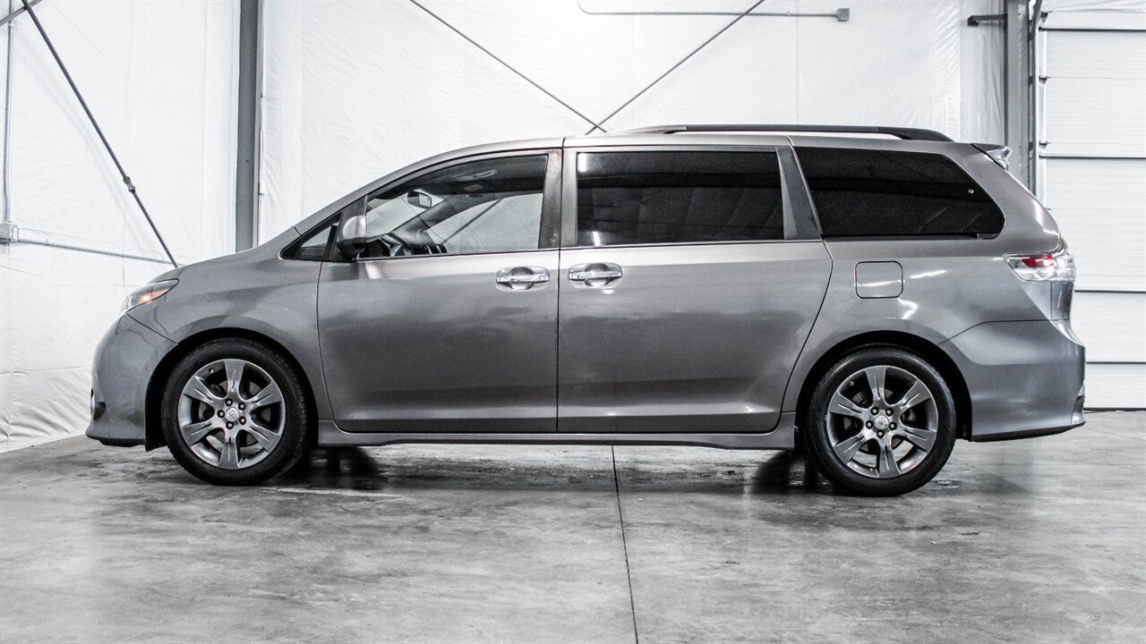 2016 Toyota Sienna SE 8 Passenger   - Photo 3 - Reno, NV 89511