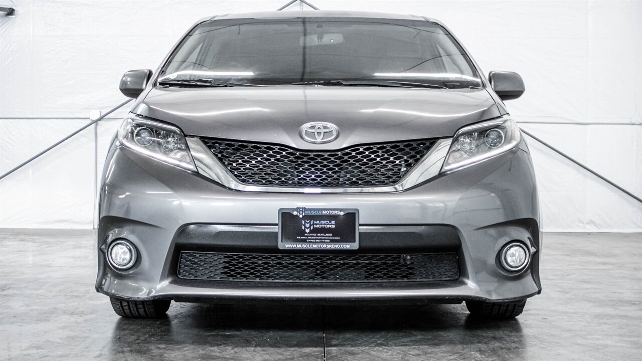2016 Toyota Sienna SE 8 Passenger   - Photo 4 - Reno, NV 89511