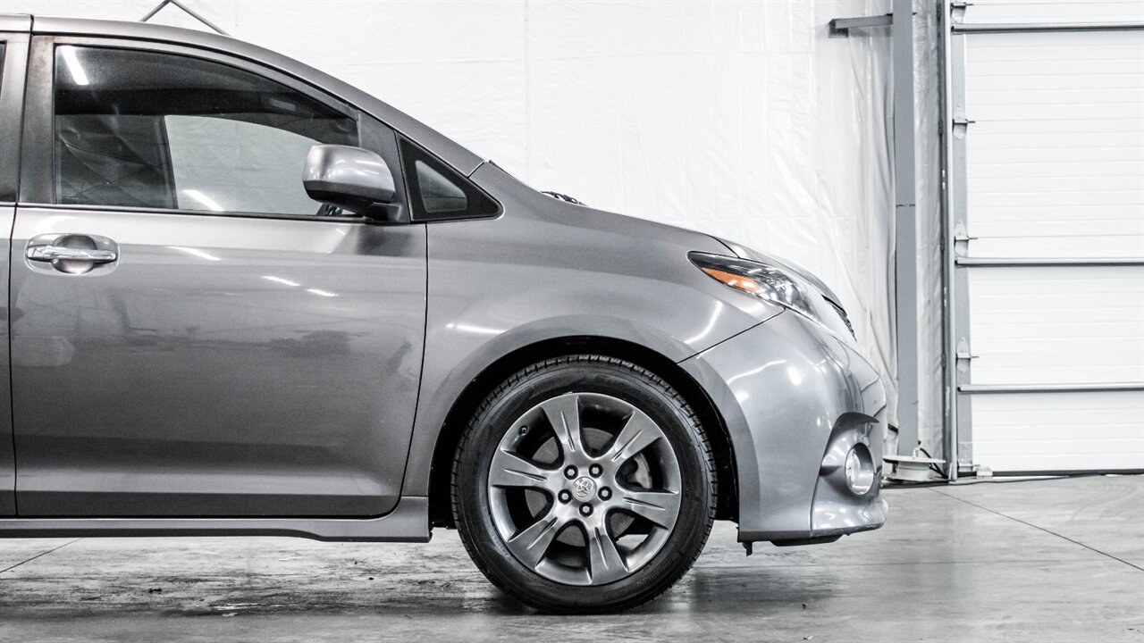 2016 Toyota Sienna SE 8 Passenger   - Photo 10 - Reno, NV 89511