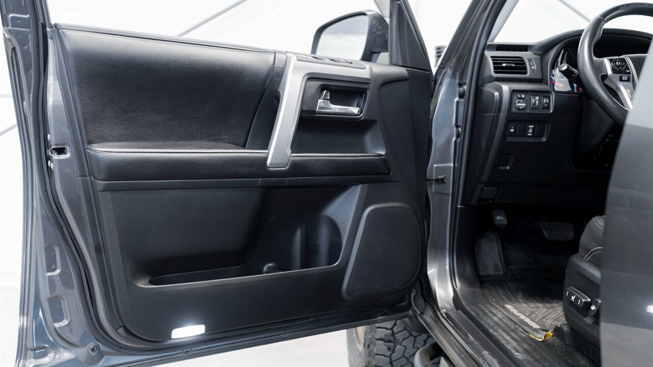 2016 Toyota 4Runner SR5 Premium   - Photo 22 - Reno, NV 89511