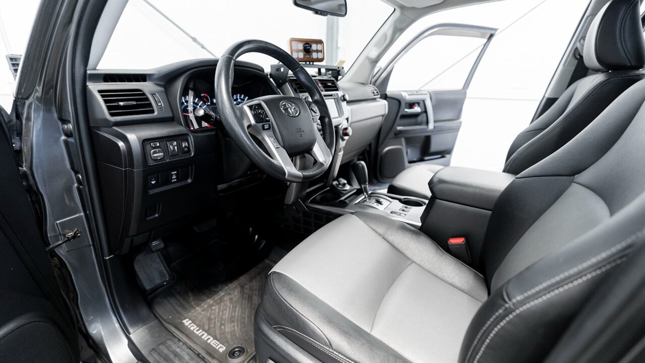 2016 Toyota 4Runner SR5 Premium   - Photo 17 - Reno, NV 89511