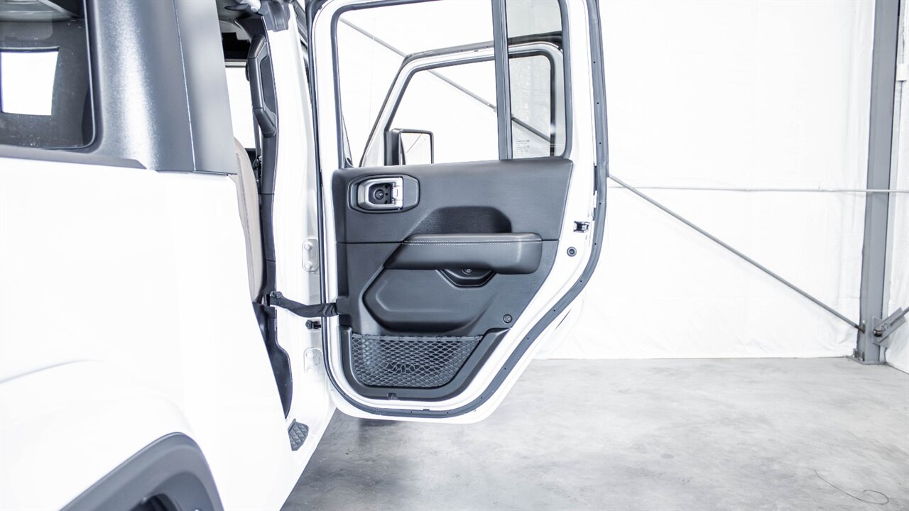2020 Jeep Gladiator Overland   - Photo 23 - Reno, NV 89511