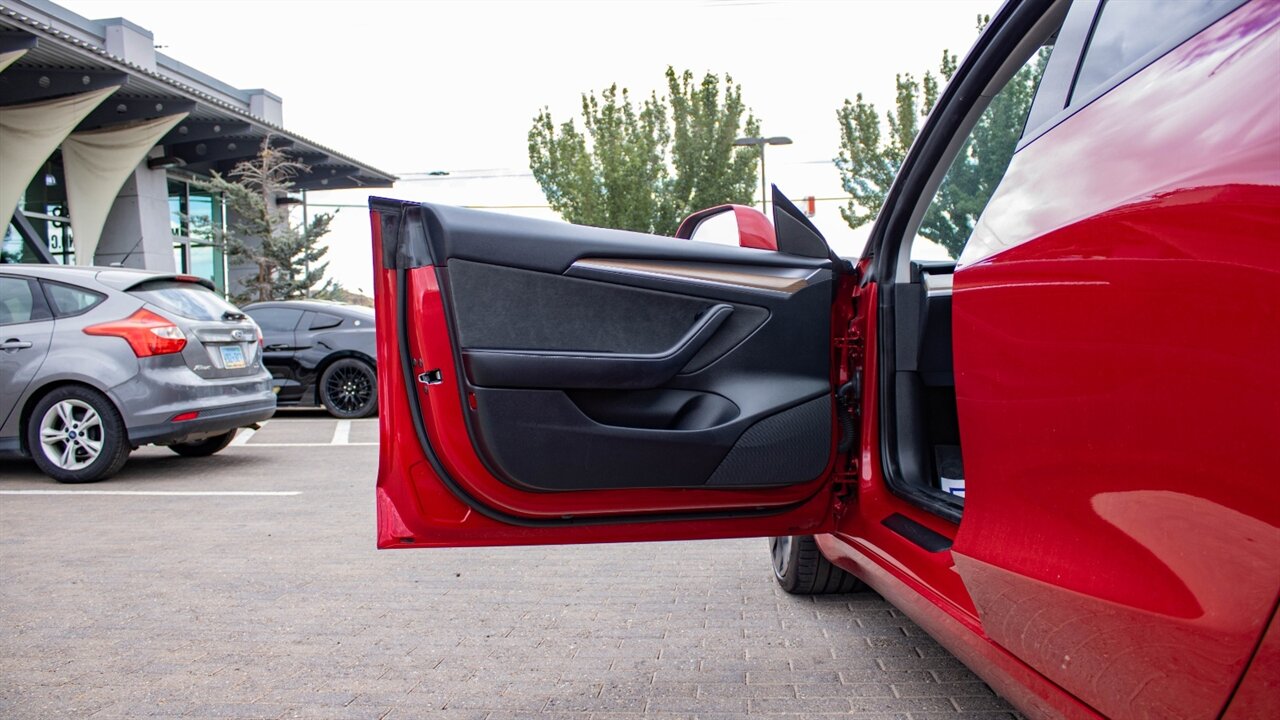2023 Tesla Model 3 Performance photo 8