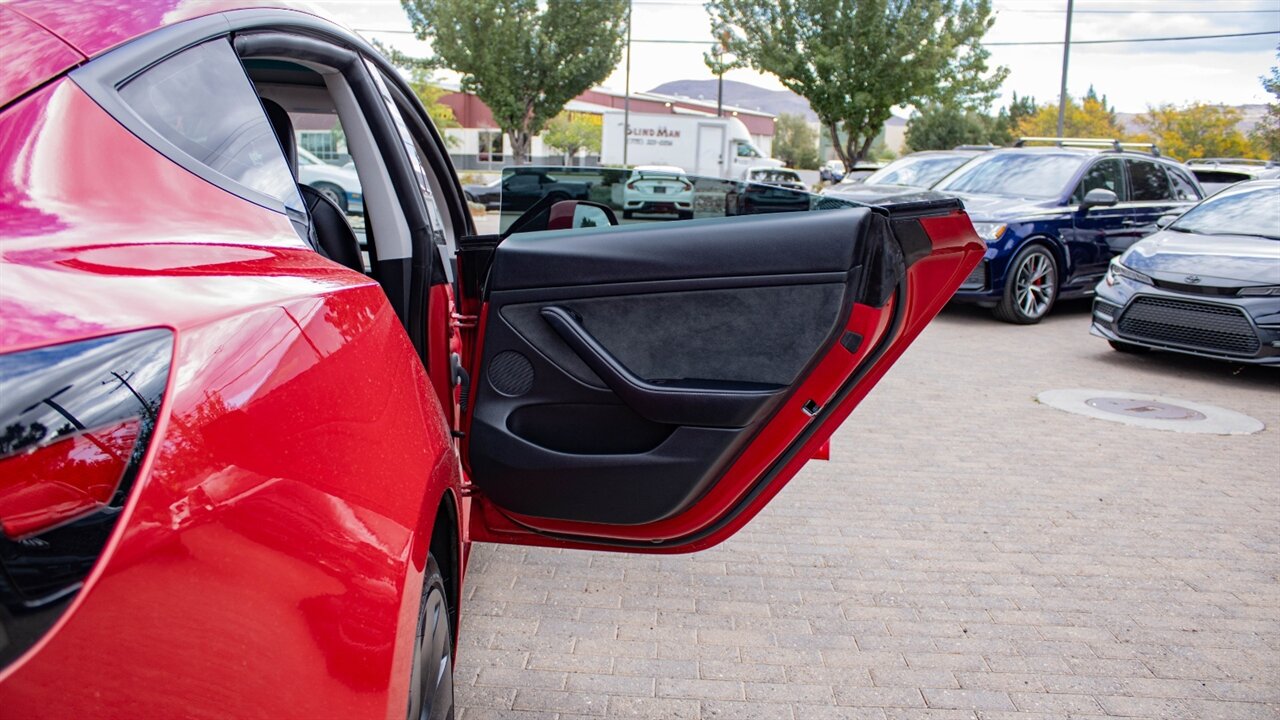 2023 Tesla Model 3 Performance photo 11