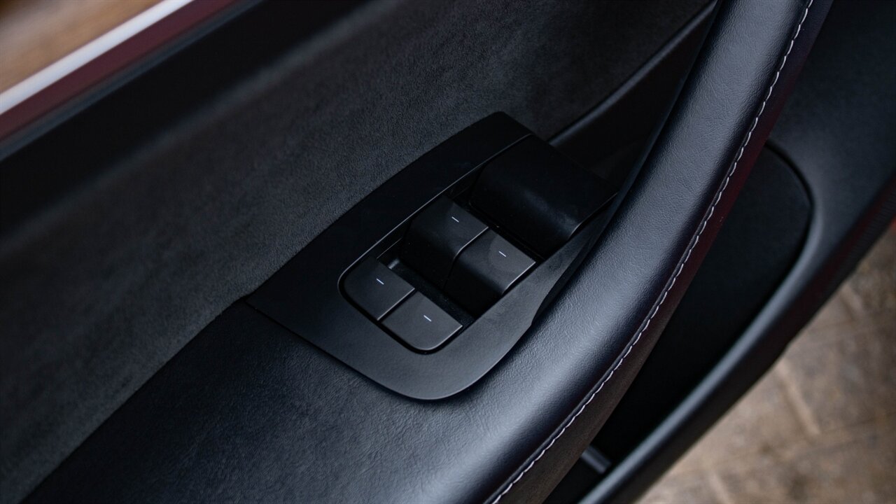 2023 Tesla Model 3 Performance photo 14
