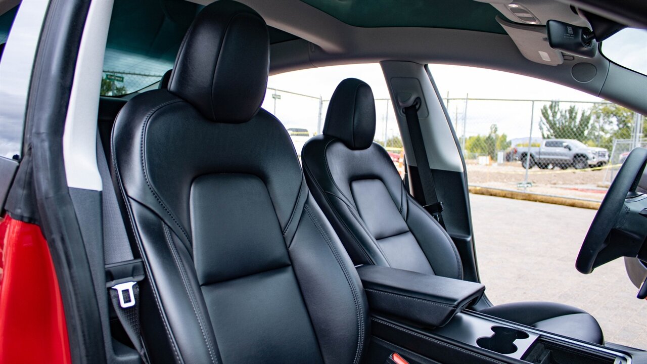 2023 Tesla Model 3 Performance photo 21