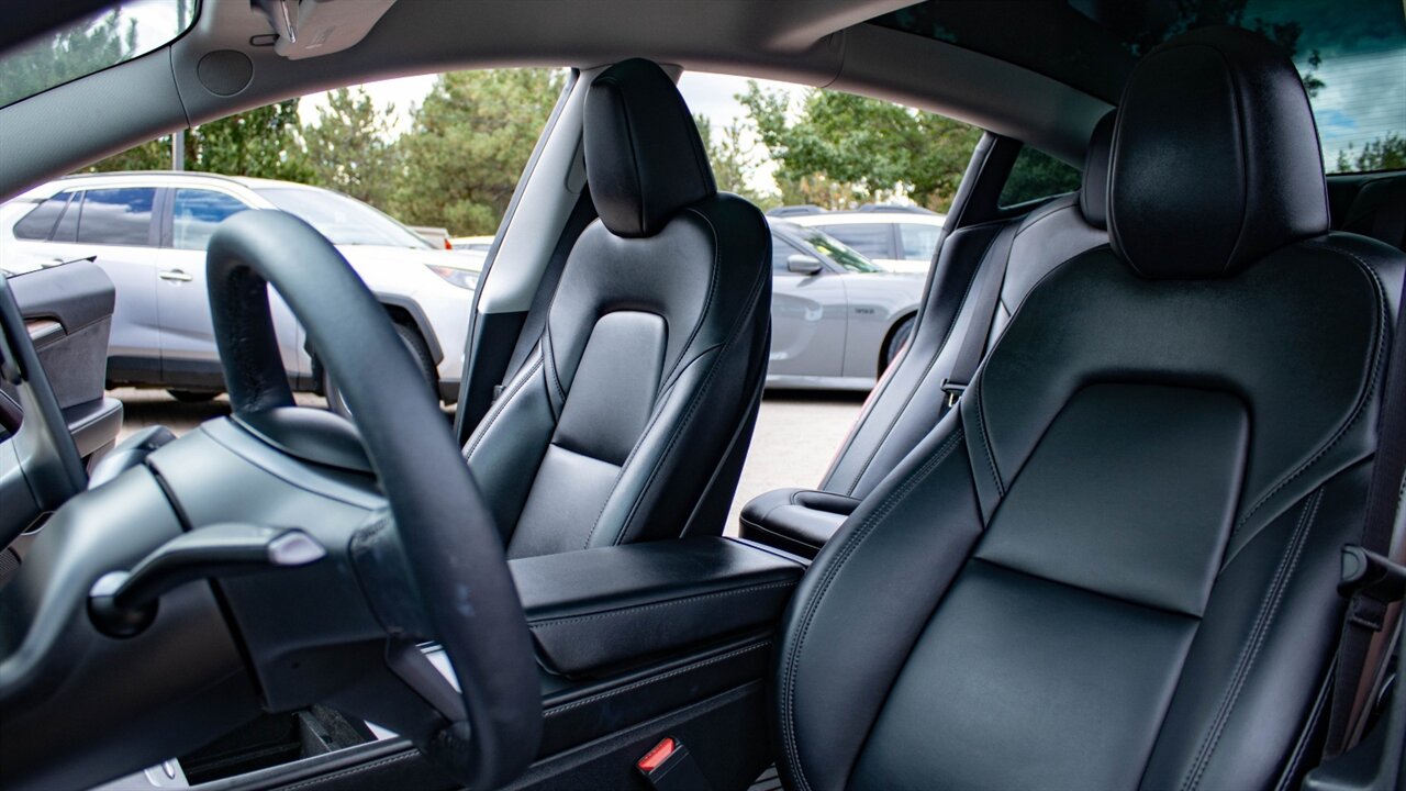 2023 Tesla Model 3 Performance photo 17