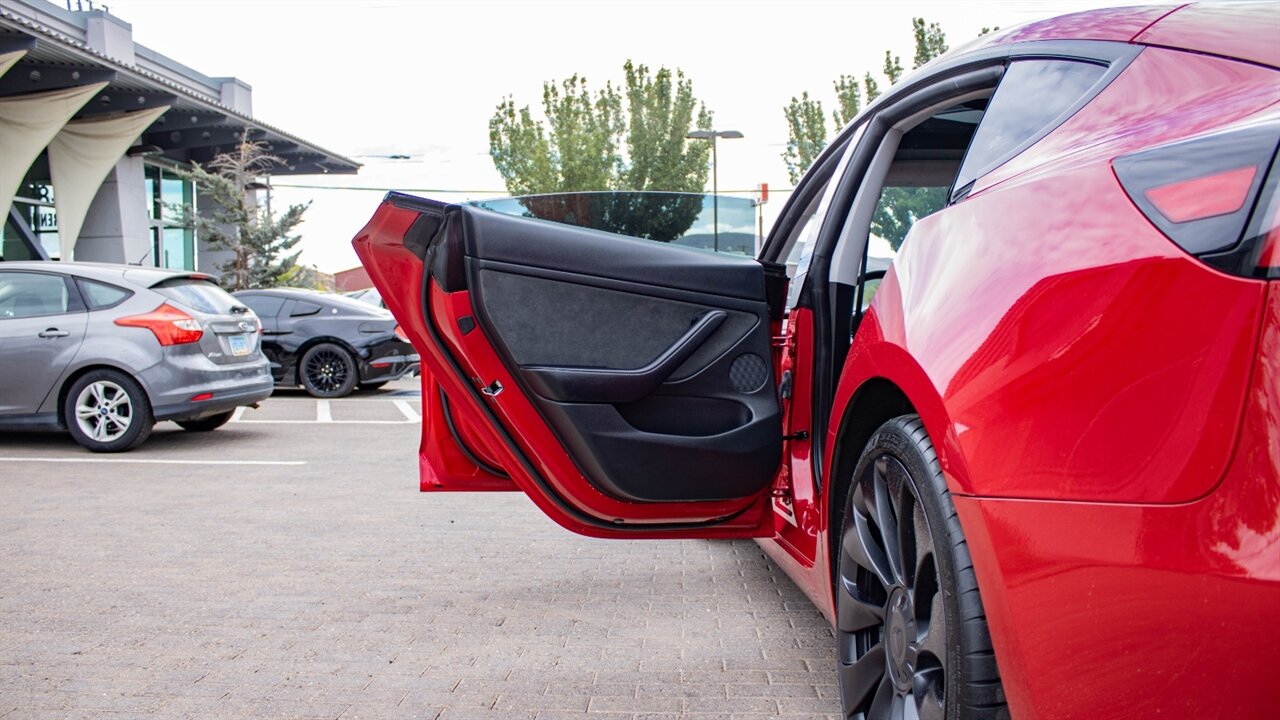 2023 Tesla Model 3 Performance photo 9