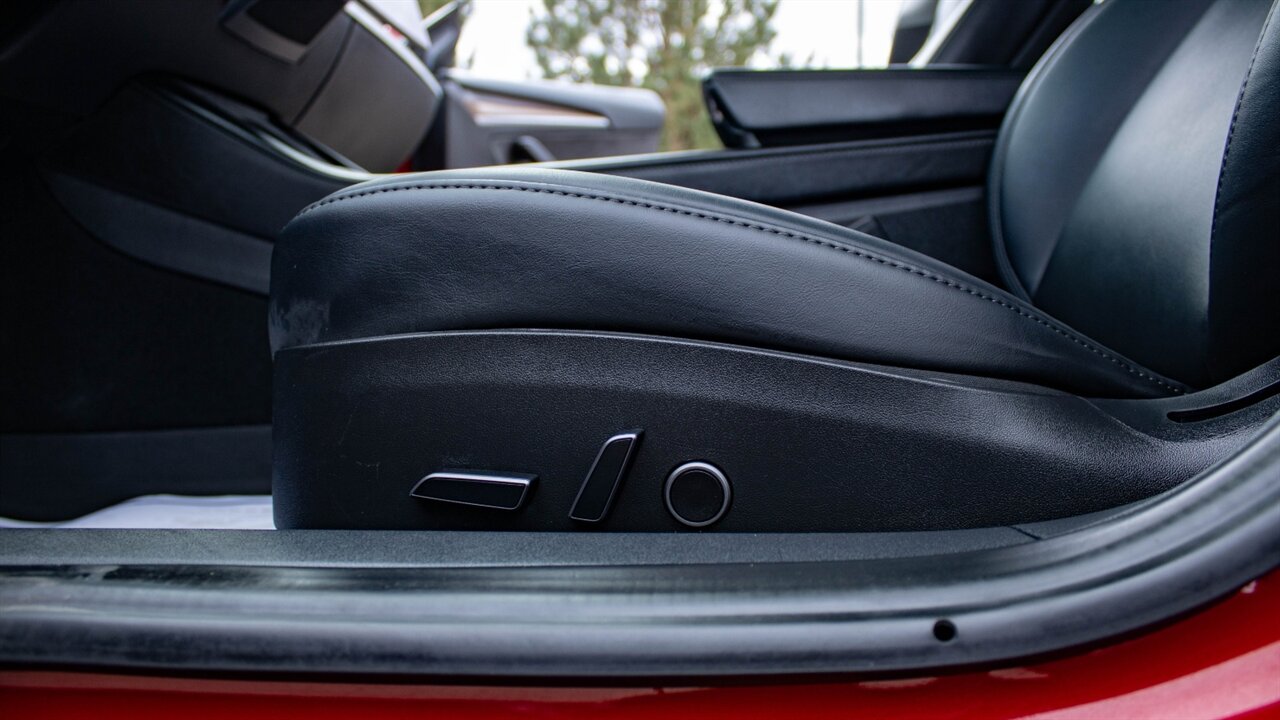 2023 Tesla Model 3 Performance photo 12