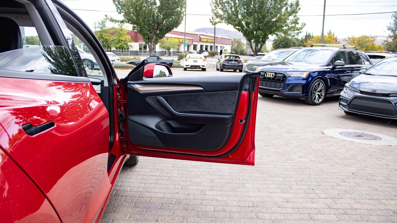 2023 Tesla Model 3 Performance photo 10