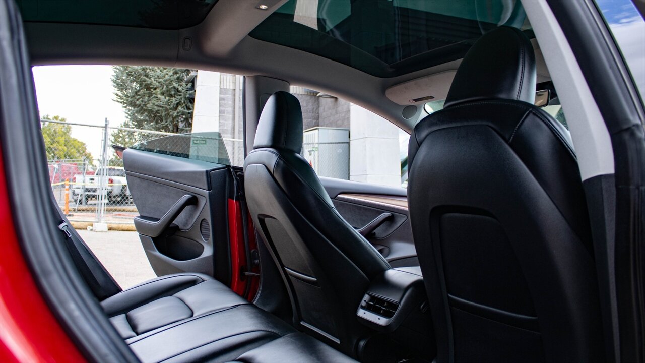 2023 Tesla Model 3 Performance photo 19