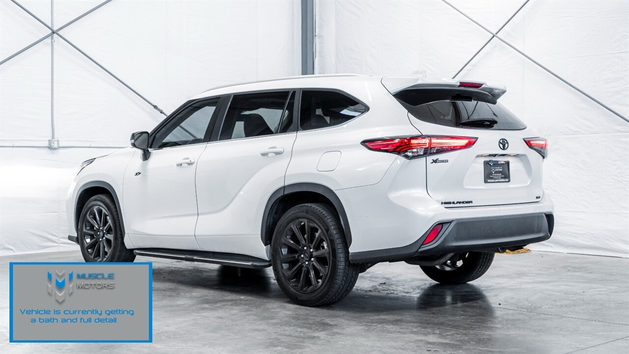 2023 Toyota Highlander XLE   - Photo 2 - Reno, NV 89511
