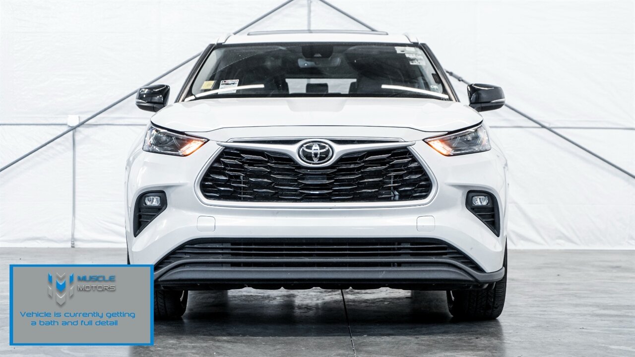 2023 Toyota Highlander XLE   - Photo 4 - Reno, NV 89511