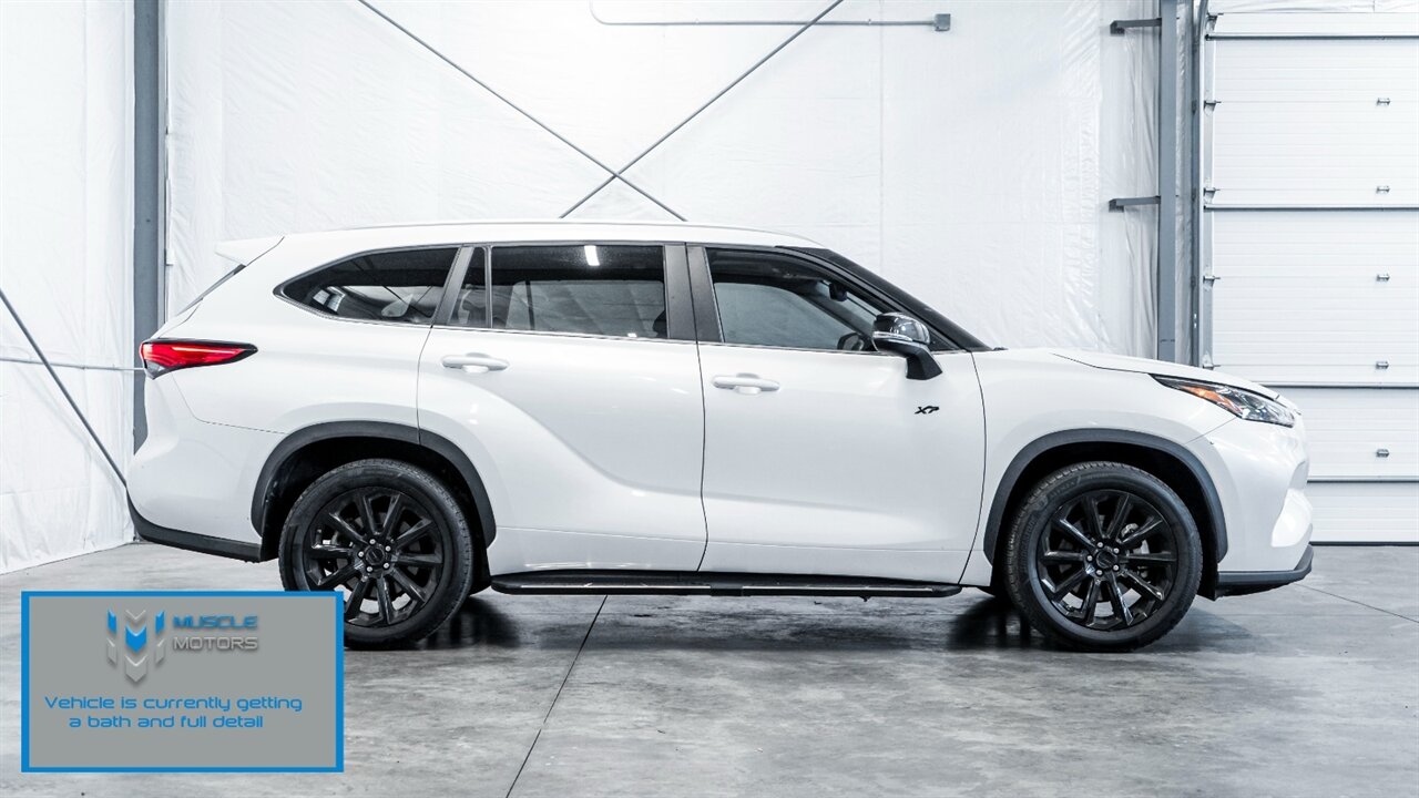 2023 Toyota Highlander XLE   - Photo 5 - Reno, NV 89511