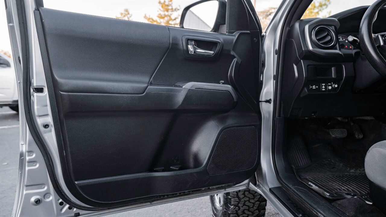 2017 Toyota Tacoma TRD Off-Road V6   - Photo 19 - Reno, NV 89511