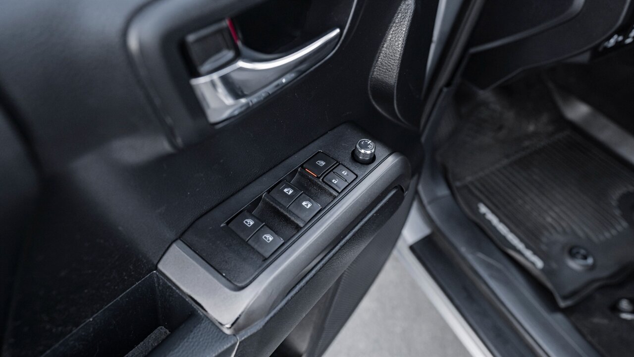 2017 Toyota Tacoma TRD Off-Road V6   - Photo 20 - Reno, NV 89511