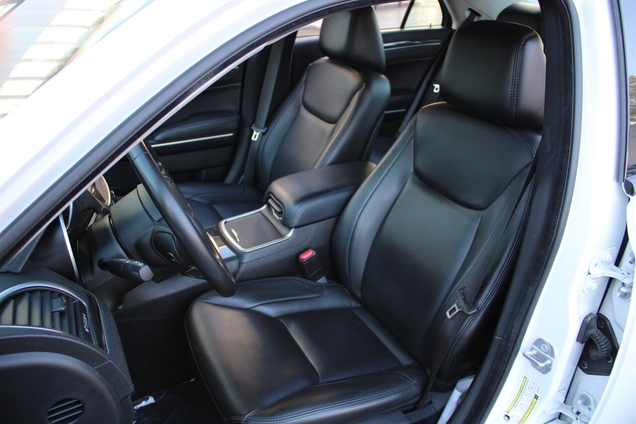 2022 Chrysler 300 Series Touring - Photo 11 - Reno, NV 89511