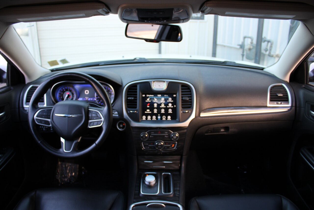 2022 Chrysler 300 Series Touring - Photo 13 - Reno, NV 89511