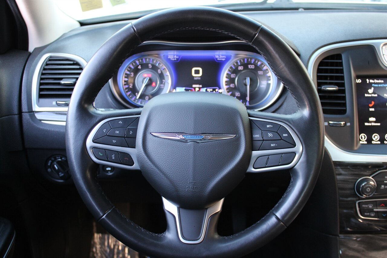 2022 Chrysler 300 Series Touring - Photo 14 - Reno, NV 89511